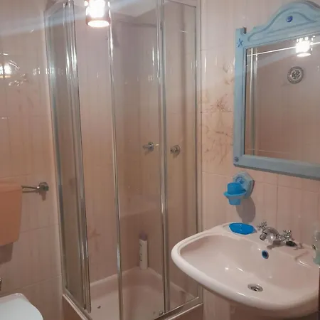 5 People Flat Near Amazing Beaches And With Swimming Pool شقة